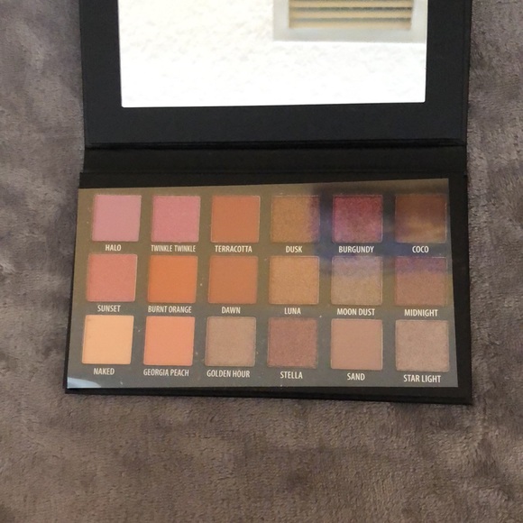 NWT ๐ KAB Day + Night Eyeshadow Palette - Picture 15 of 16